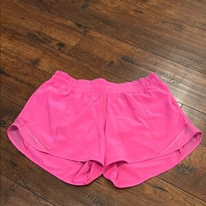 Lululemon - Hotty Hot Low-Rise Short 4” - Size 8